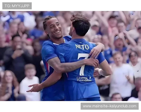 切尔西边路换位频繁,前场创造力增强