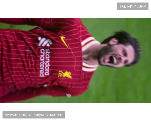 本菲卡若昂内维斯任意球绕过人墙进球——技艺与激情的完美展现