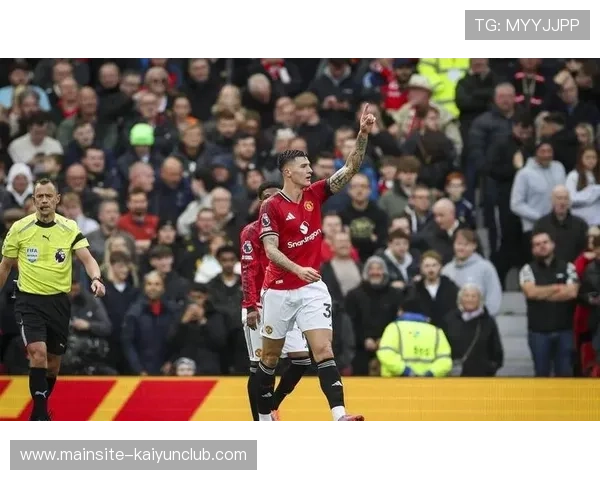 阿森纳前锋禁区内灵光一现完成致命一击