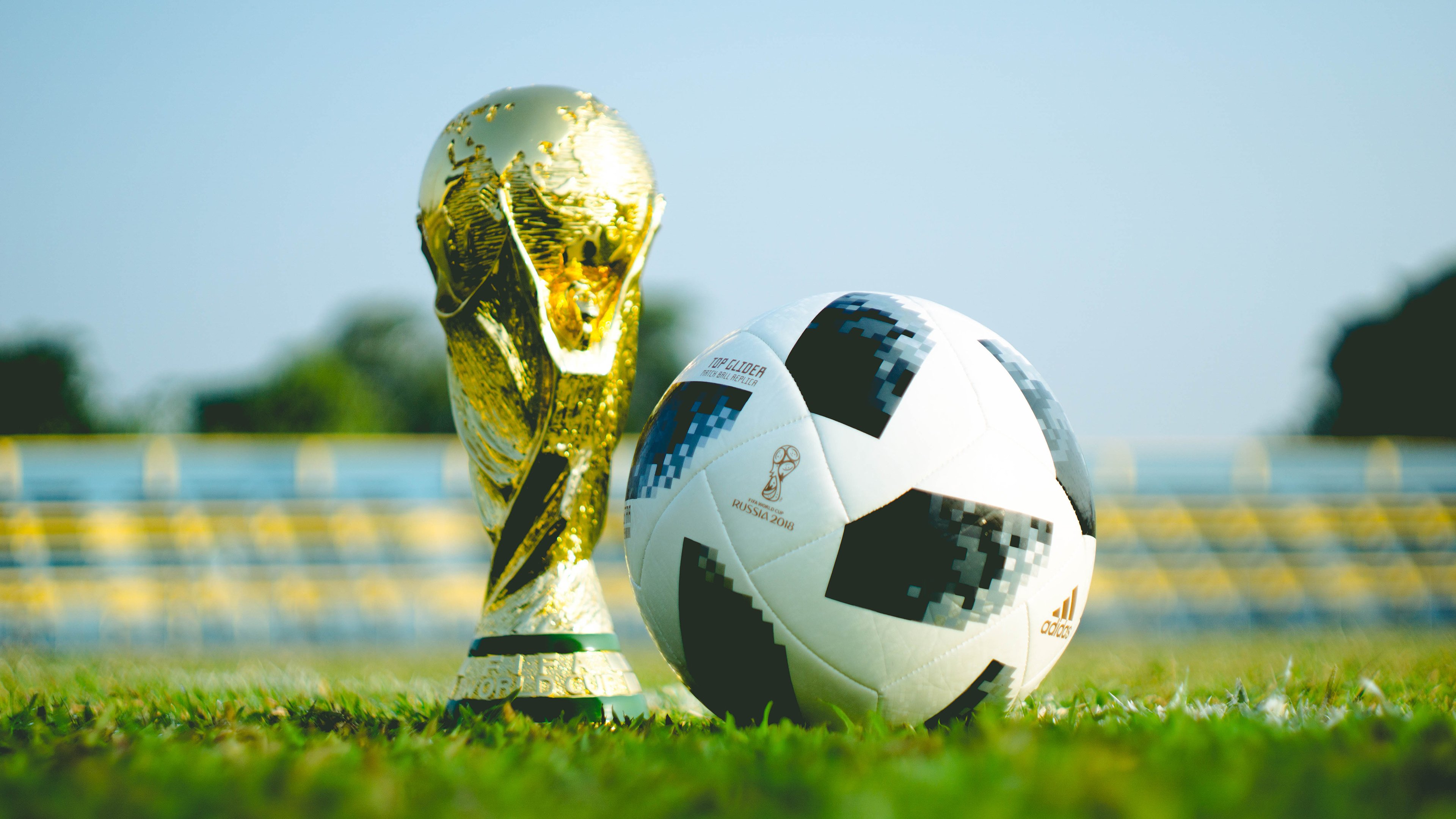 瑞典语的“Peka med fotboll”——用脚指着传球